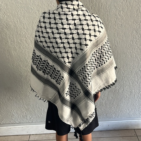 Palestinian Kuffivehs available now with black and white tassel - Picture 3 of 10